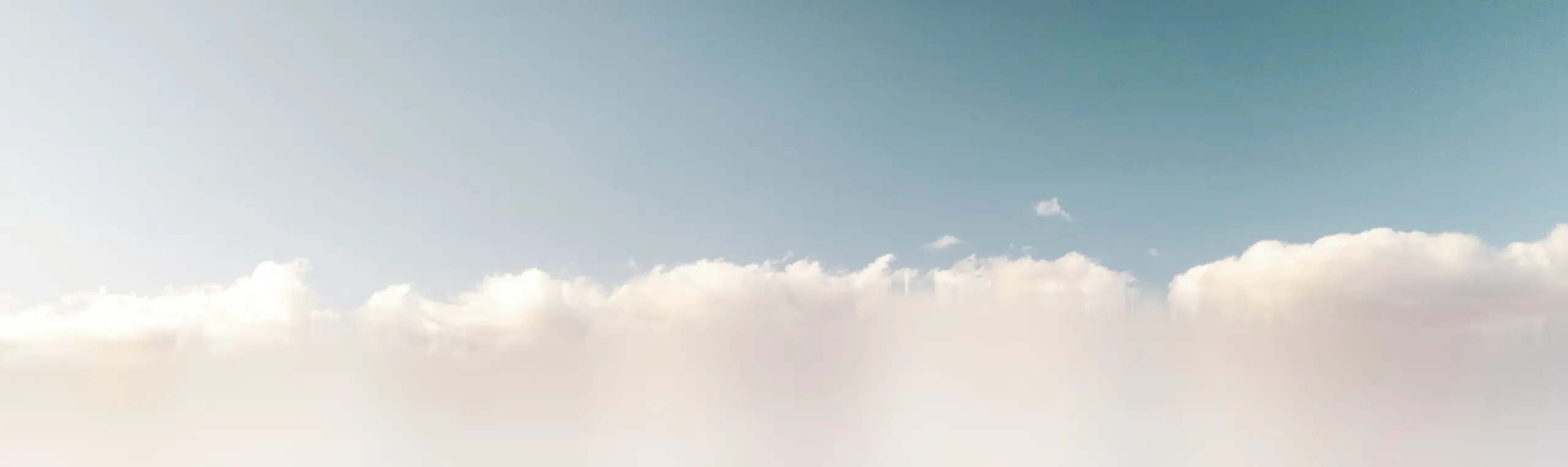 Himmel über den Weinbergen